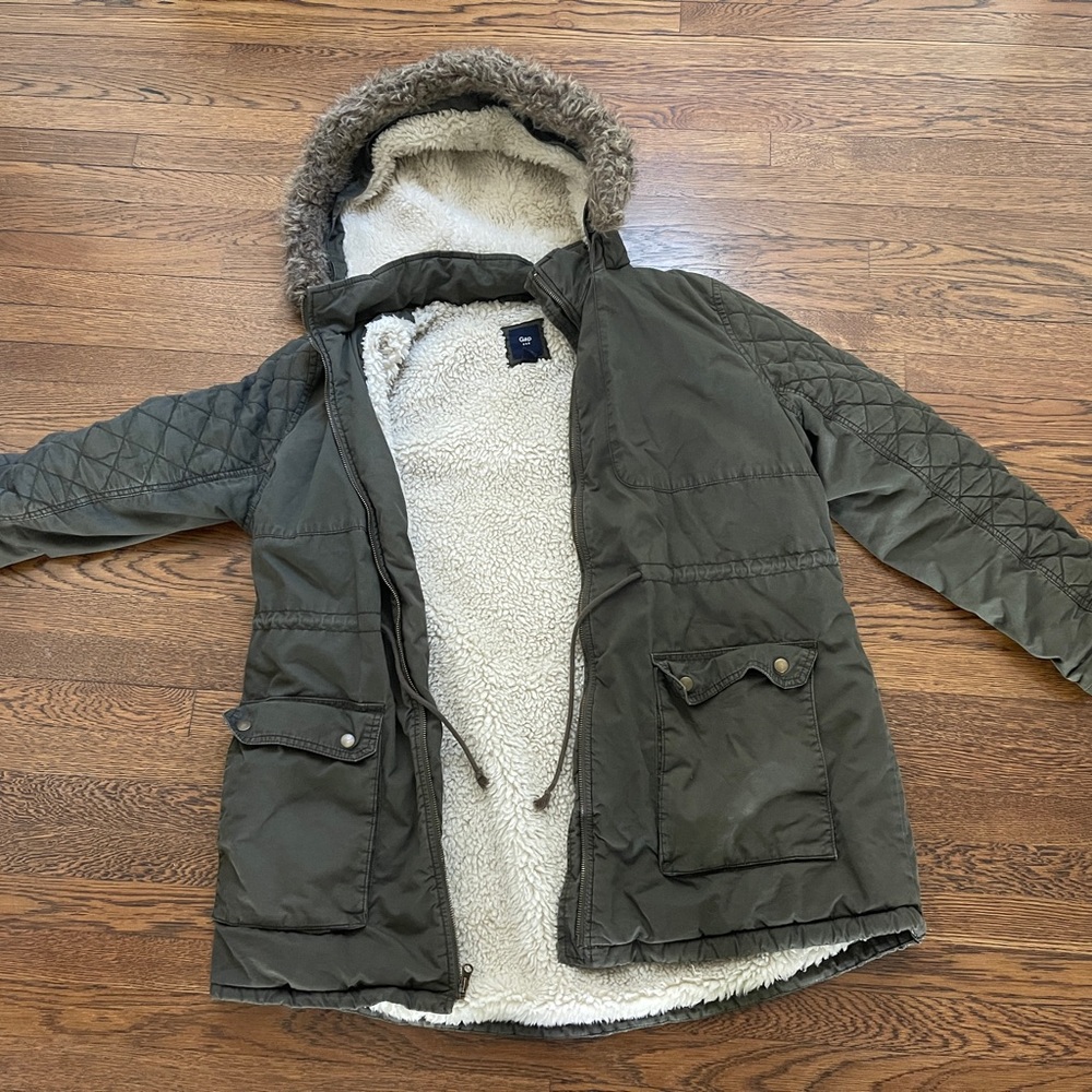 Gap Sherpa lined utility parka jacket. Olive color..Womens 2x